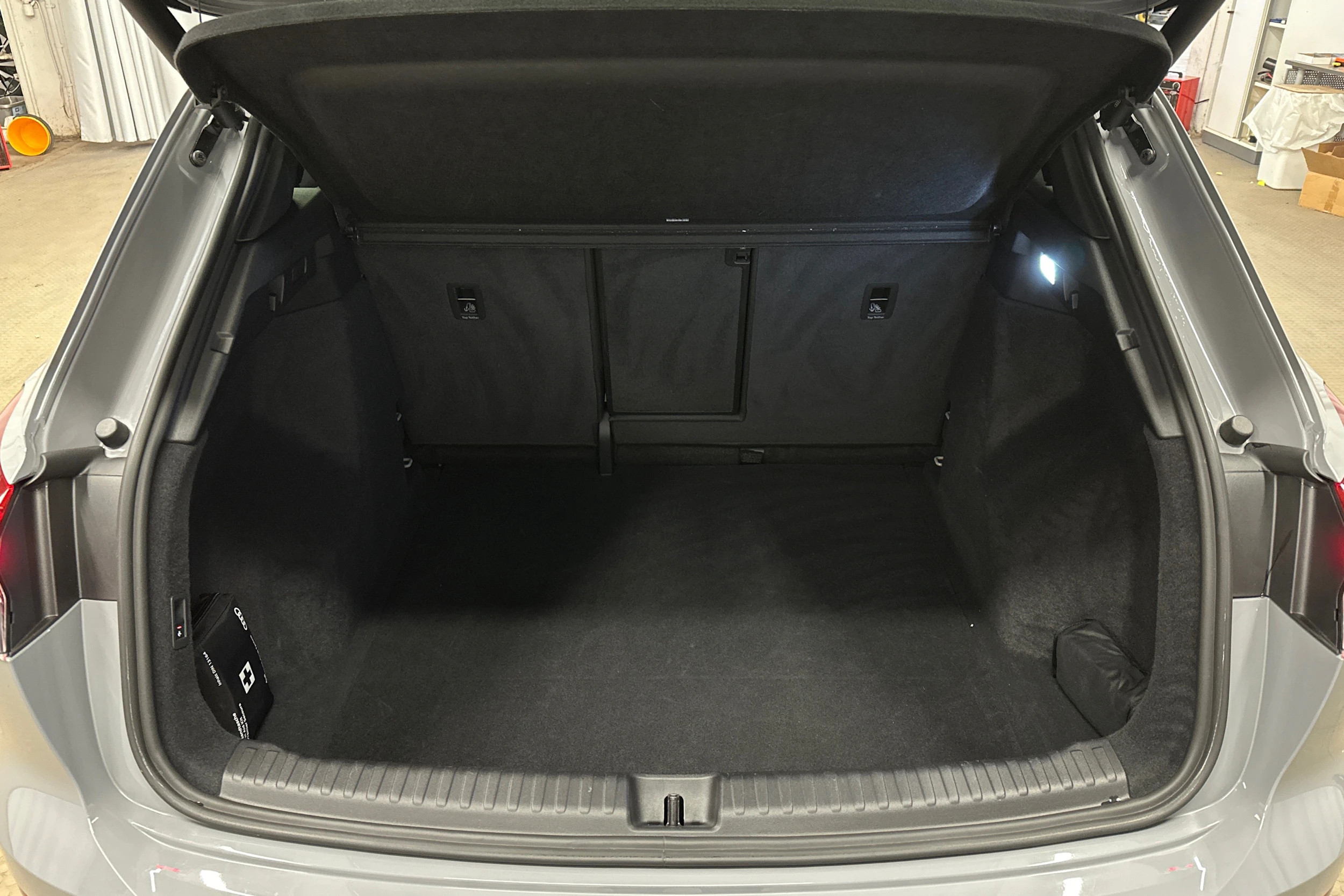 harmaa Audi Q4 e-tron 2024 kuva 11.