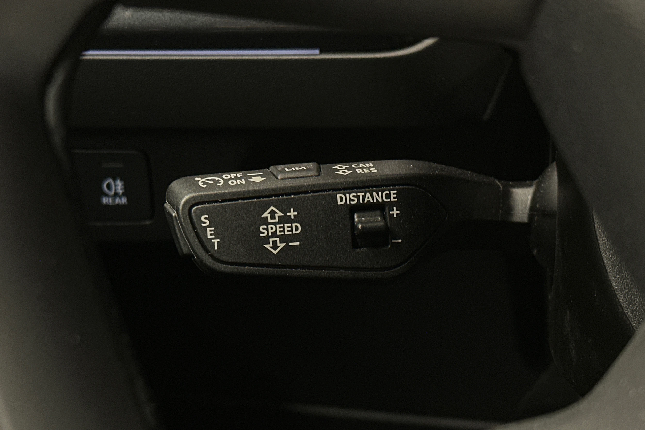 harmaa Audi Q4 e-tron 2024 kuva 19.