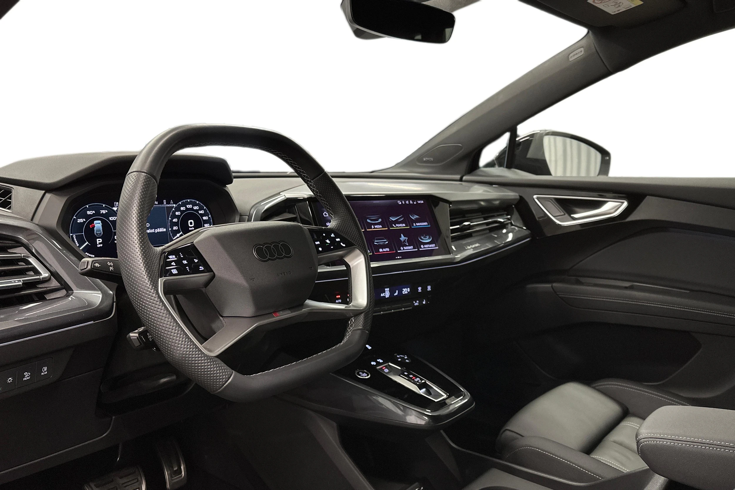 musta Audi Q4 e-tron 2024 kuva 6.