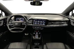 musta Audi Q4 e-tron 2024 kuva 7.