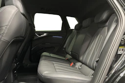 musta Audi Q4 e-tron 2024 kuva 8.