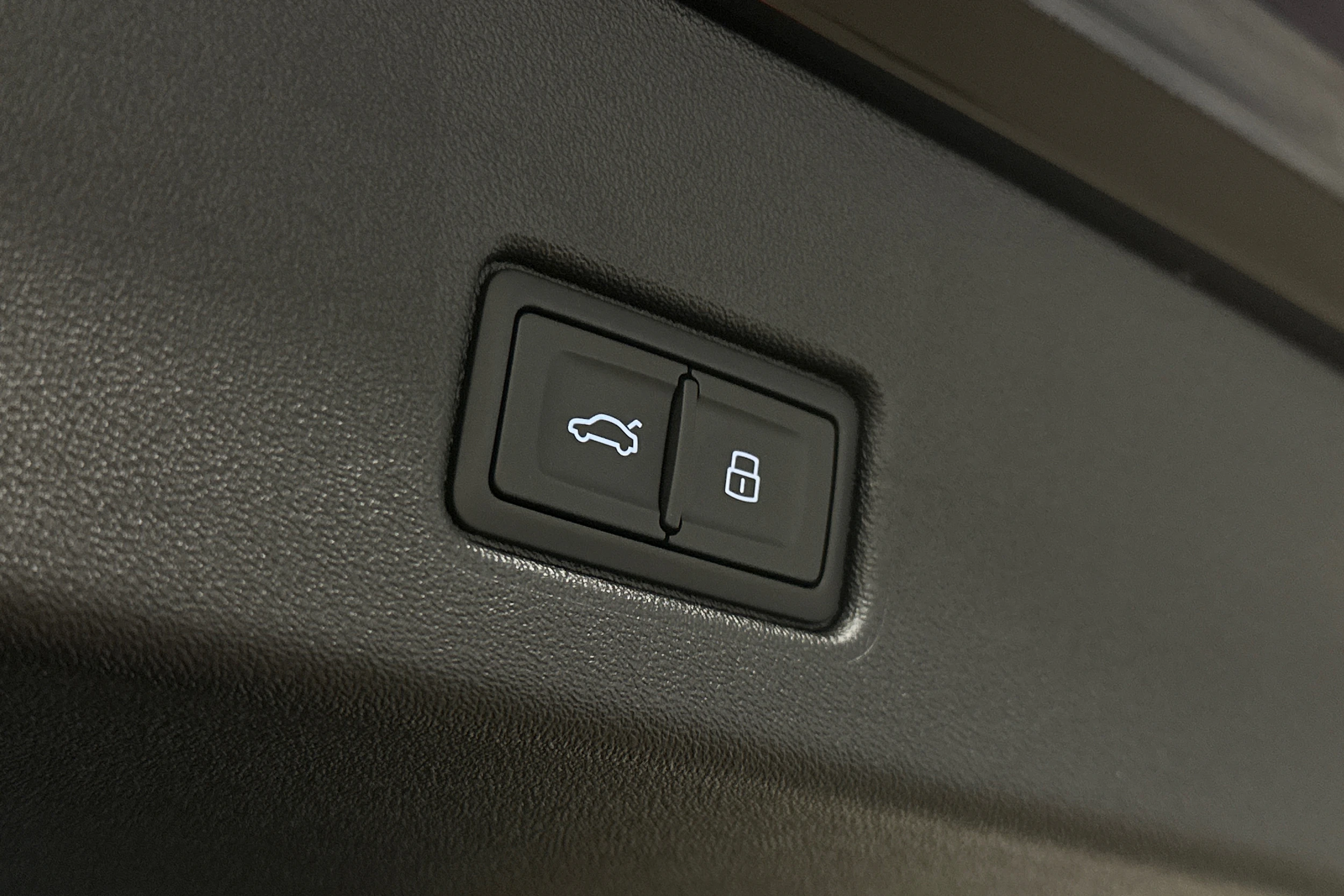 musta Audi Q4 e-tron 2024 kuva 12.