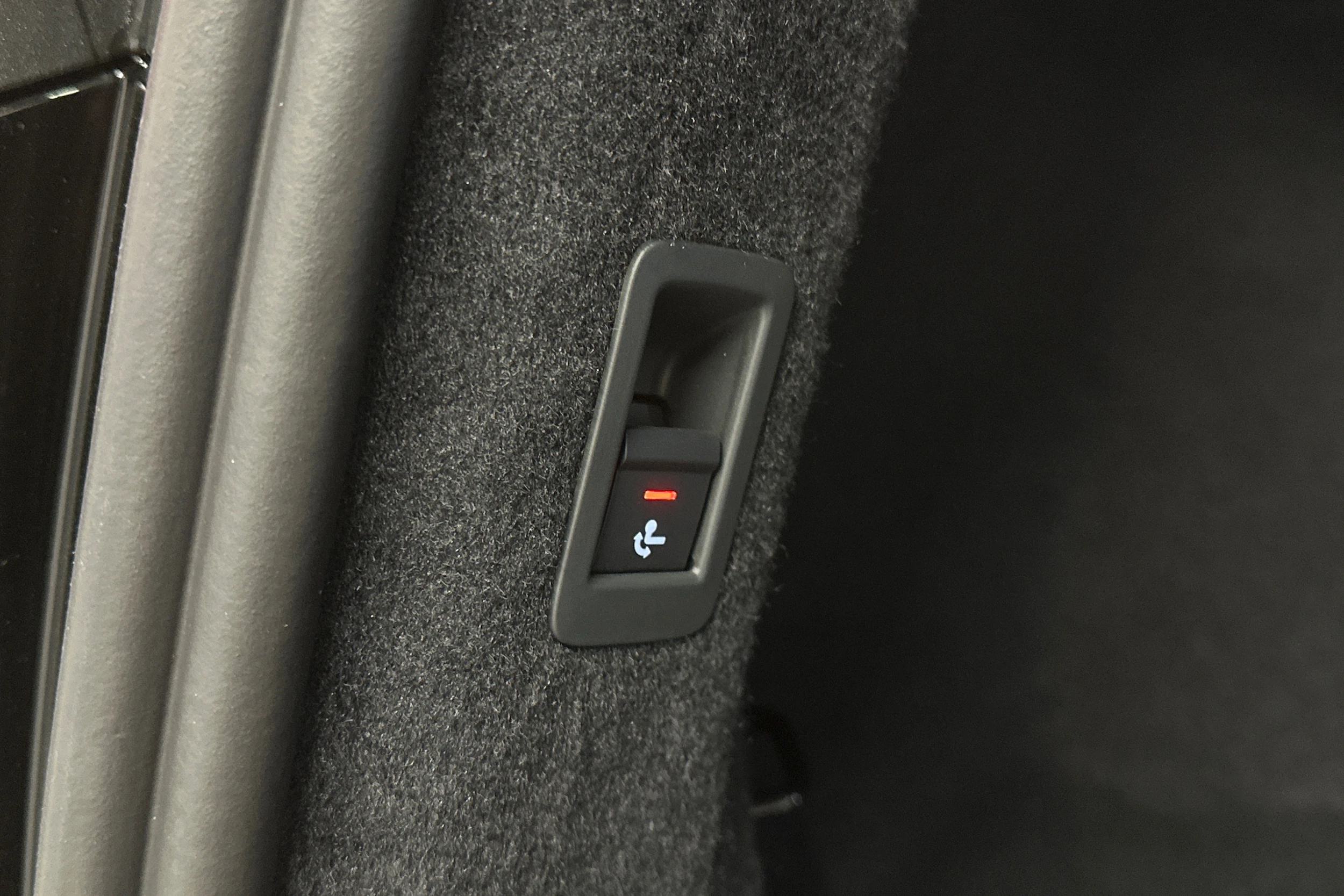 musta Audi Q4 e-tron 2024 kuva 13.