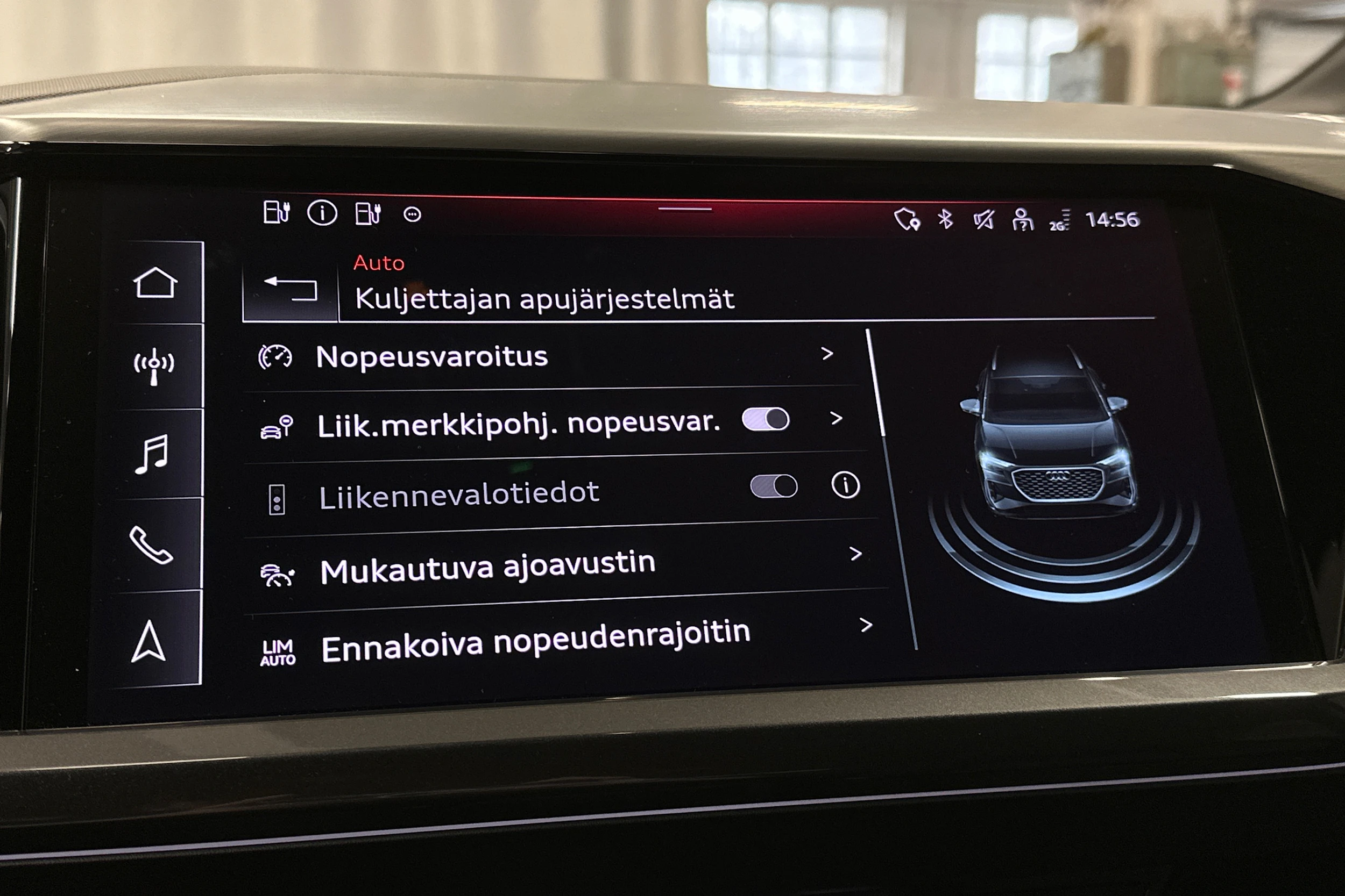 musta Audi Q4 e-tron 2024 kuva 24.