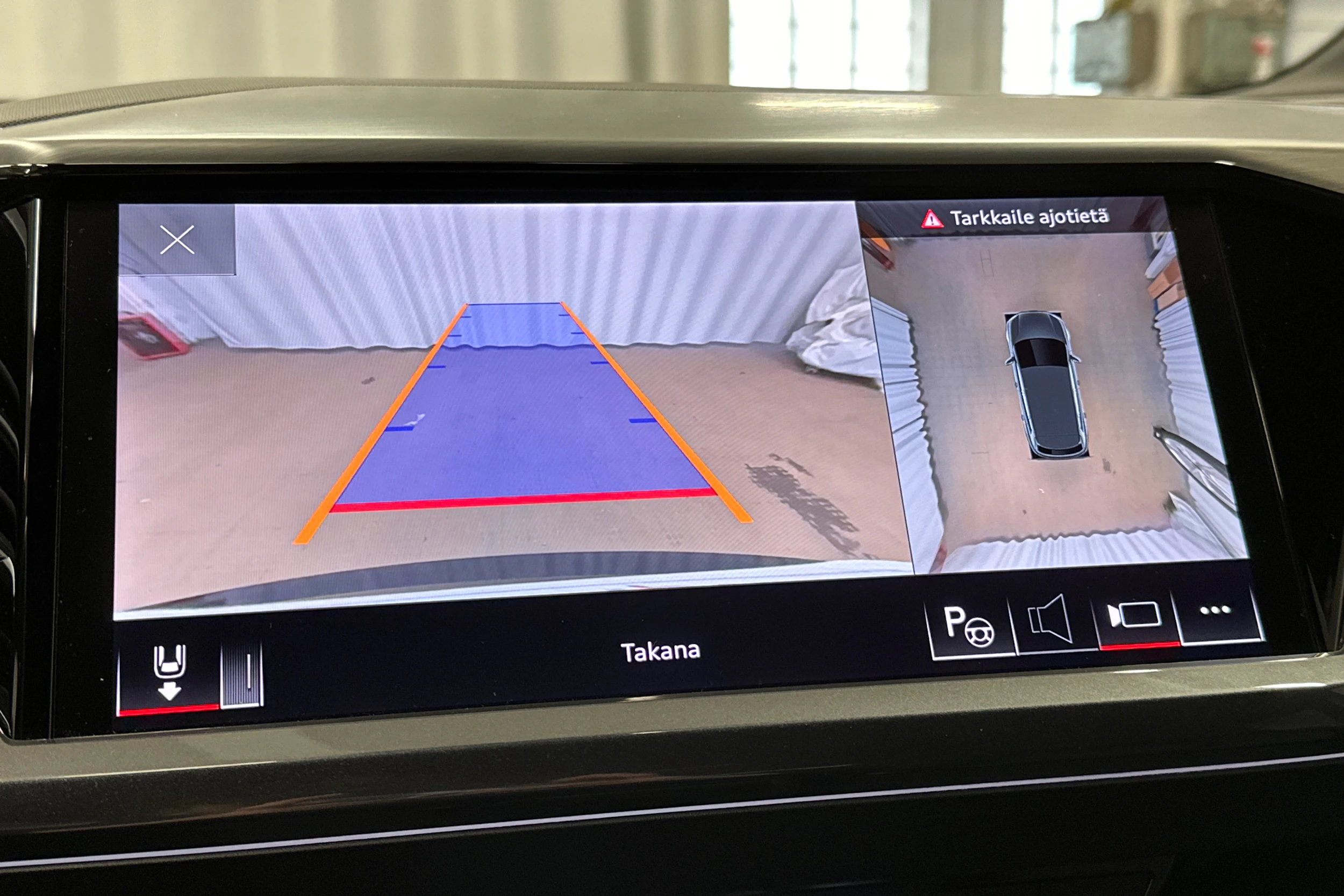 musta Audi Q4 e-tron 2024 kuva 27.