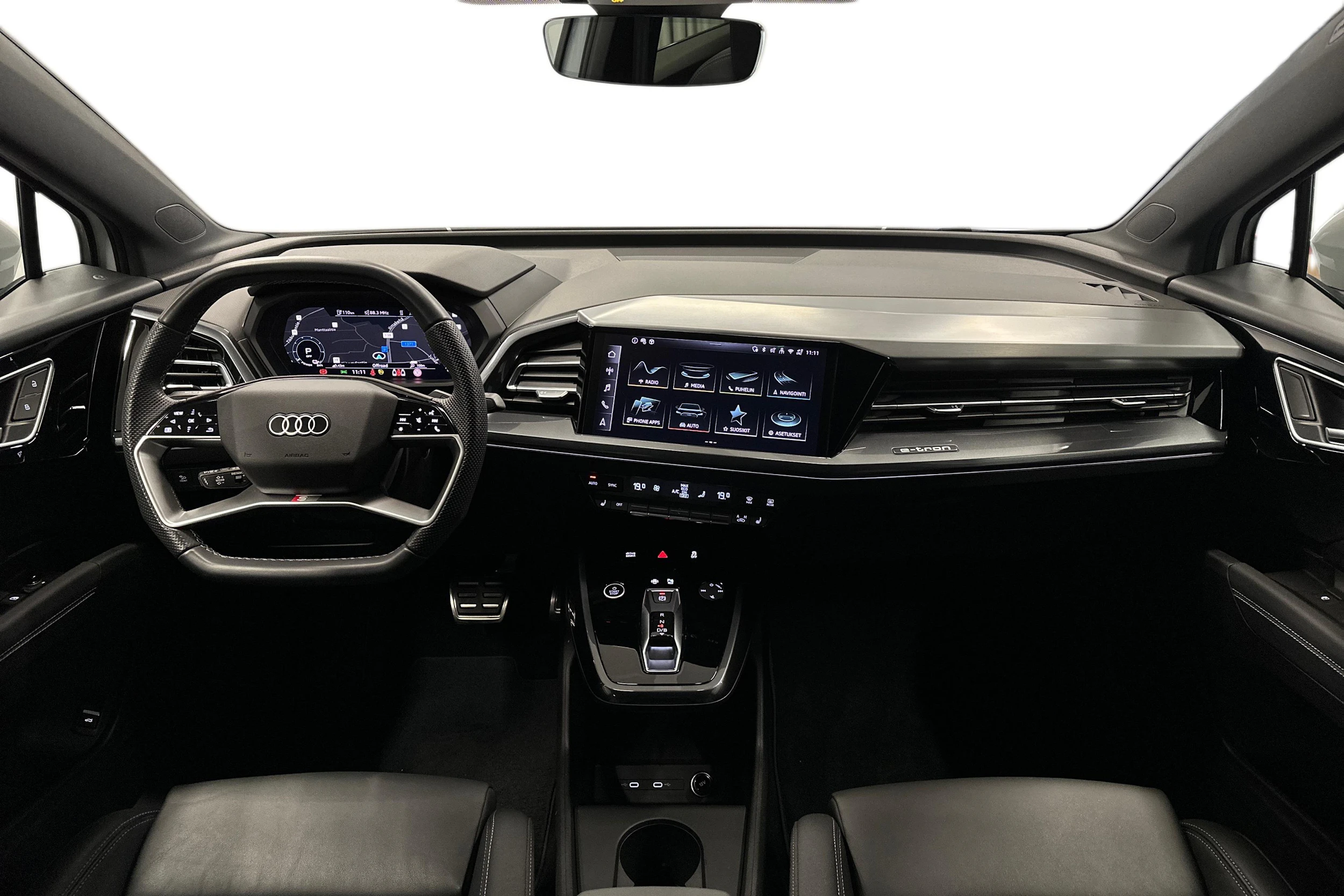 valkoinen Audi Q4 e-tron 2024 kuva 7.