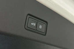 valkoinen Audi Q4 e-tron 2024 kuva 12.