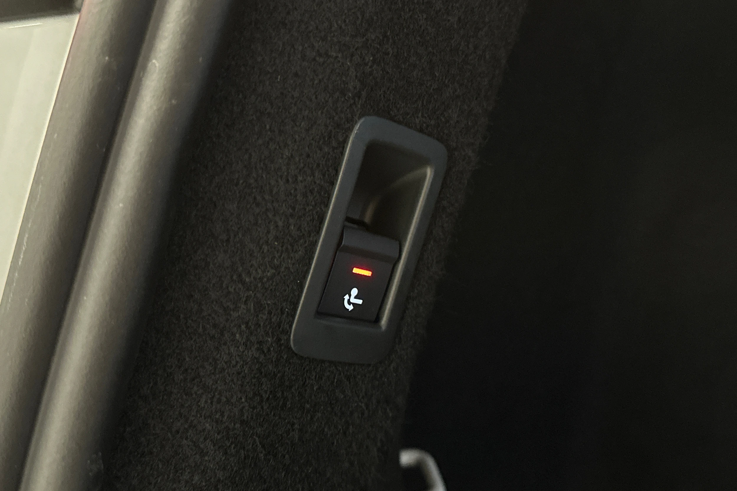 valkoinen Audi Q4 e-tron 2024 kuva 13.