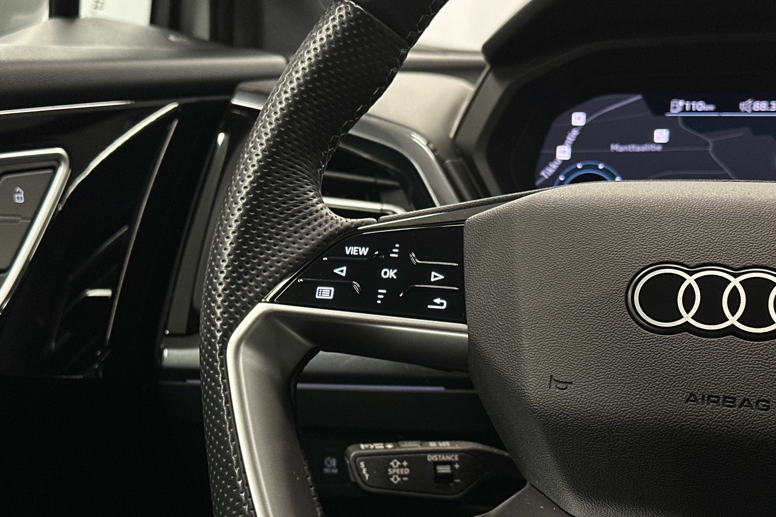 valkoinen Audi Q4 e-tron 2024 kuva 17.