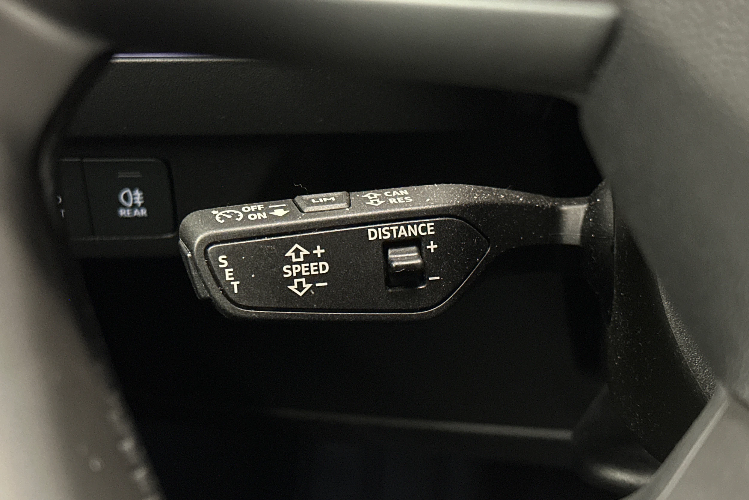 valkoinen Audi Q4 e-tron 2024 kuva 19.