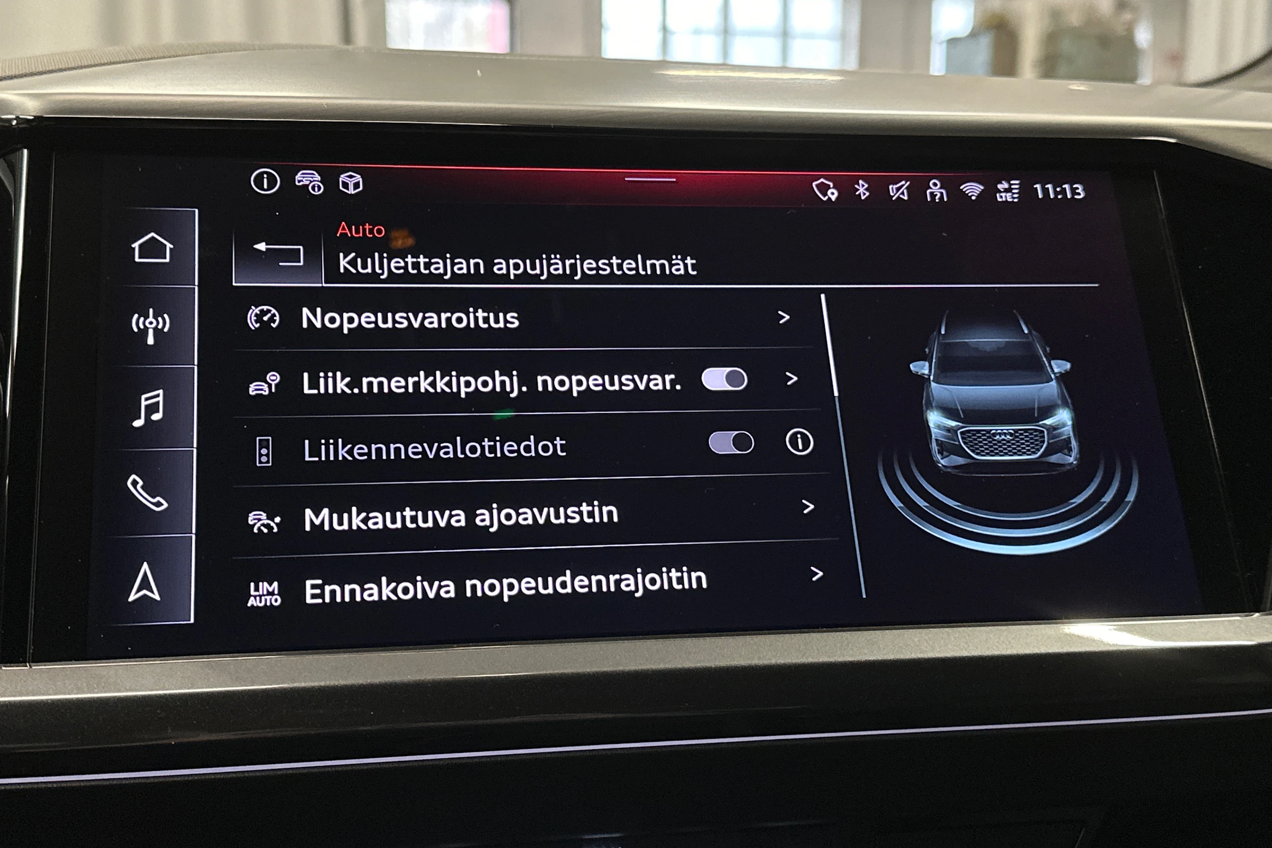 valkoinen Audi Q4 e-tron 2024 kuva 24.