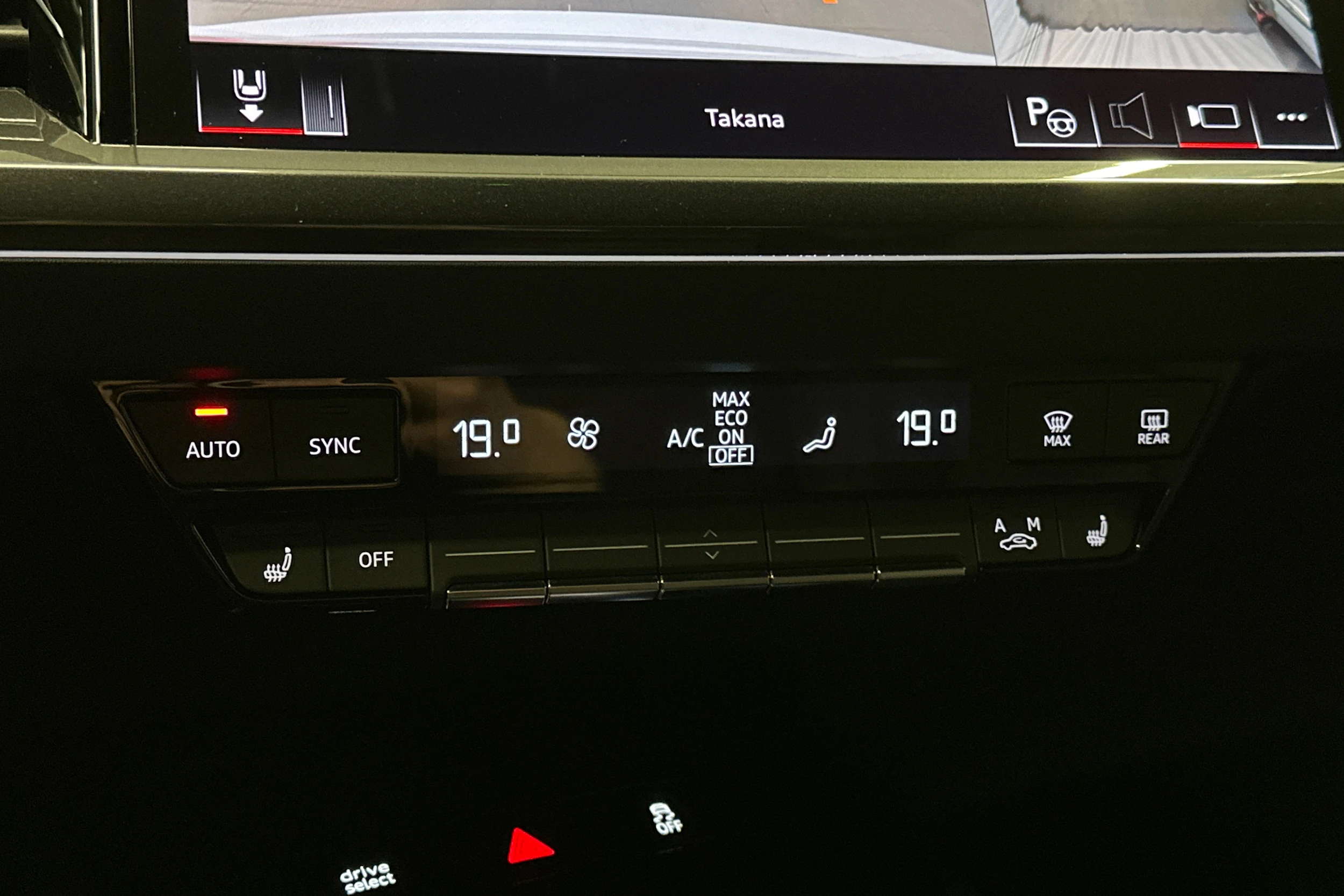 valkoinen Audi Q4 e-tron 2024 kuva 28.