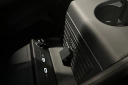 valkoinen Audi Q4 e-tron 2024 kuva 30.