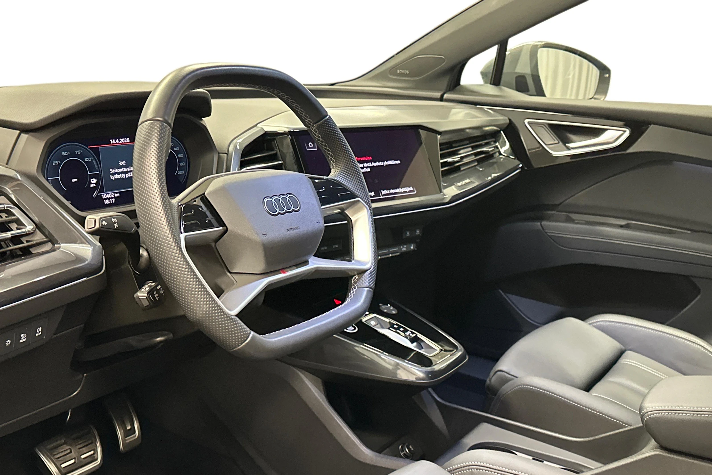 harmaa Audi Q4 e-tron 2024 kuva 6.