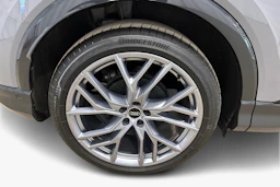 harmaa Audi Q4 e-tron 2024 kuva 9.