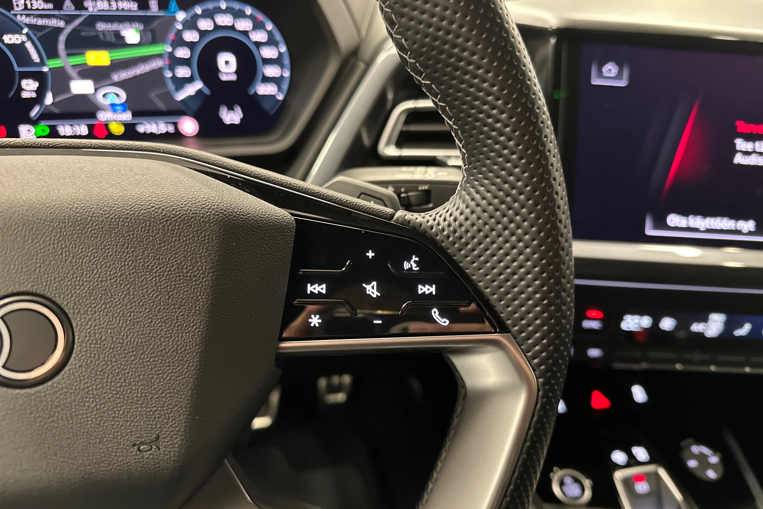 harmaa Audi Q4 e-tron 2024 kuva 12.