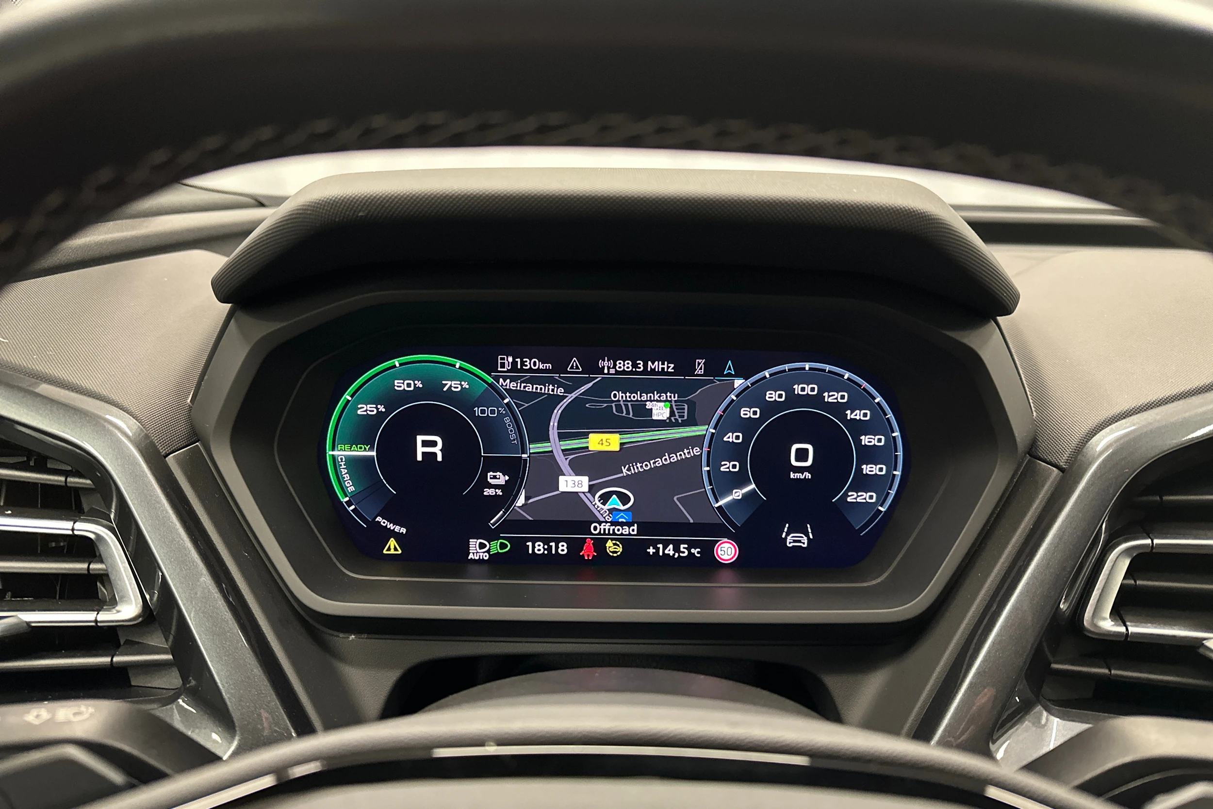 harmaa Audi Q4 e-tron 2024 kuva 15.