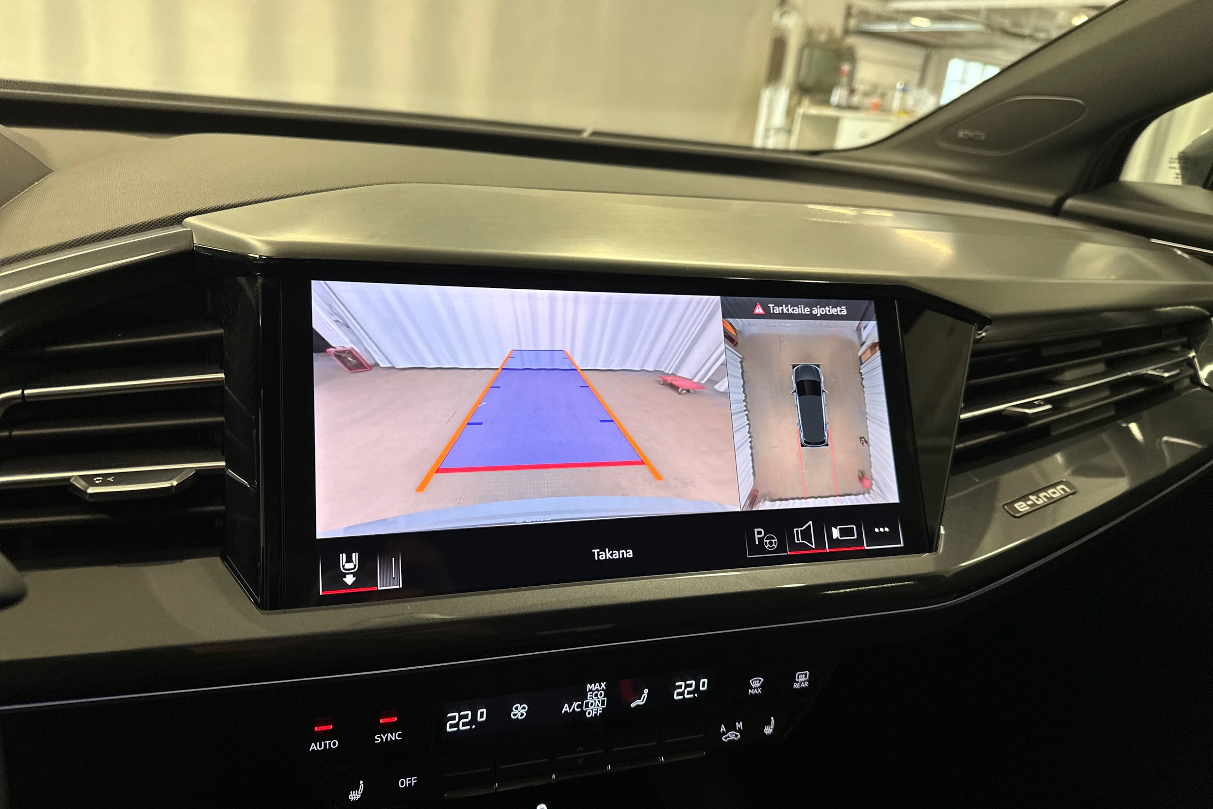 harmaa Audi Q4 e-tron 2024 kuva 16.