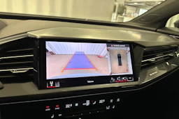 harmaa Audi Q4 e-tron 2024 kuva 16.