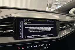 harmaa Audi Q4 e-tron 2024 kuva 17.