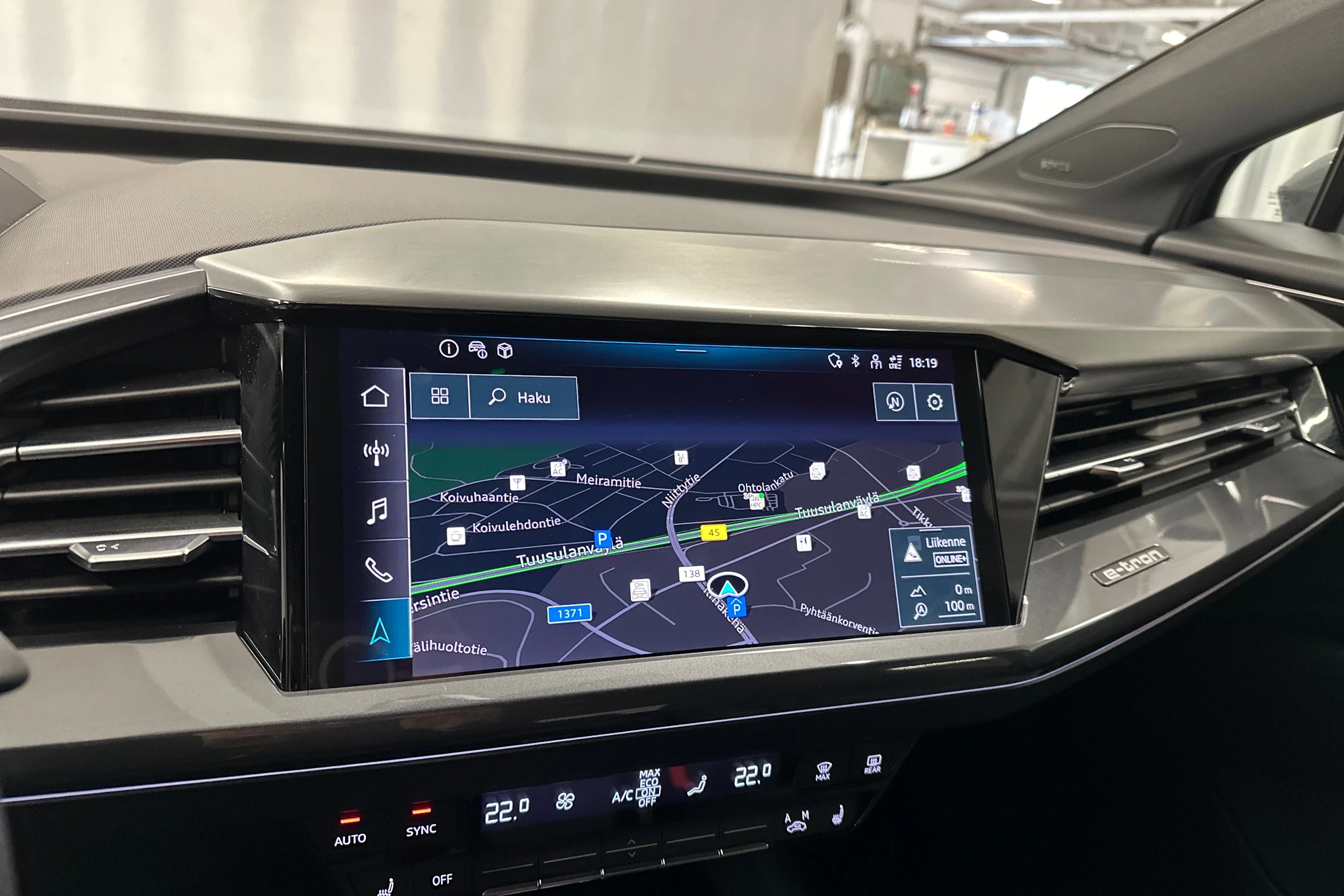 harmaa Audi Q4 e-tron 2024 kuva 18.