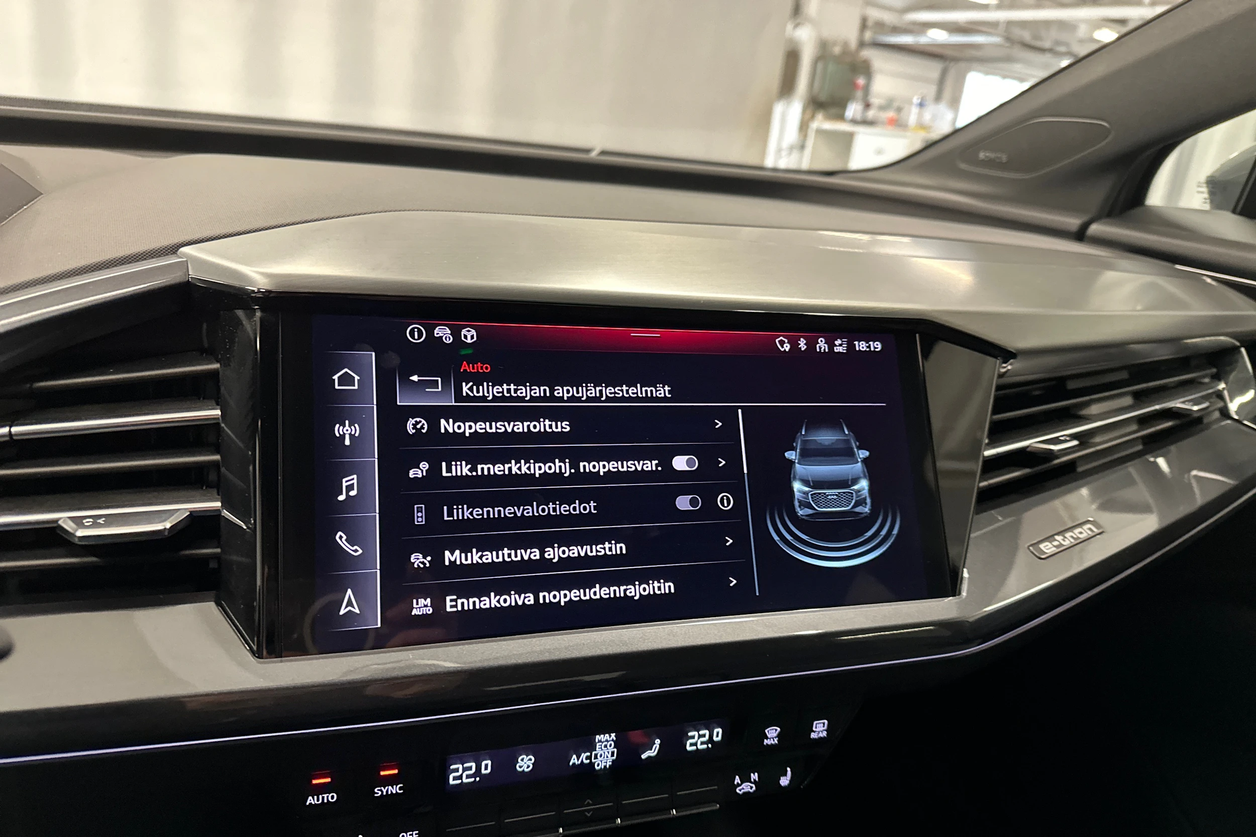 harmaa Audi Q4 e-tron 2024 kuva 20.