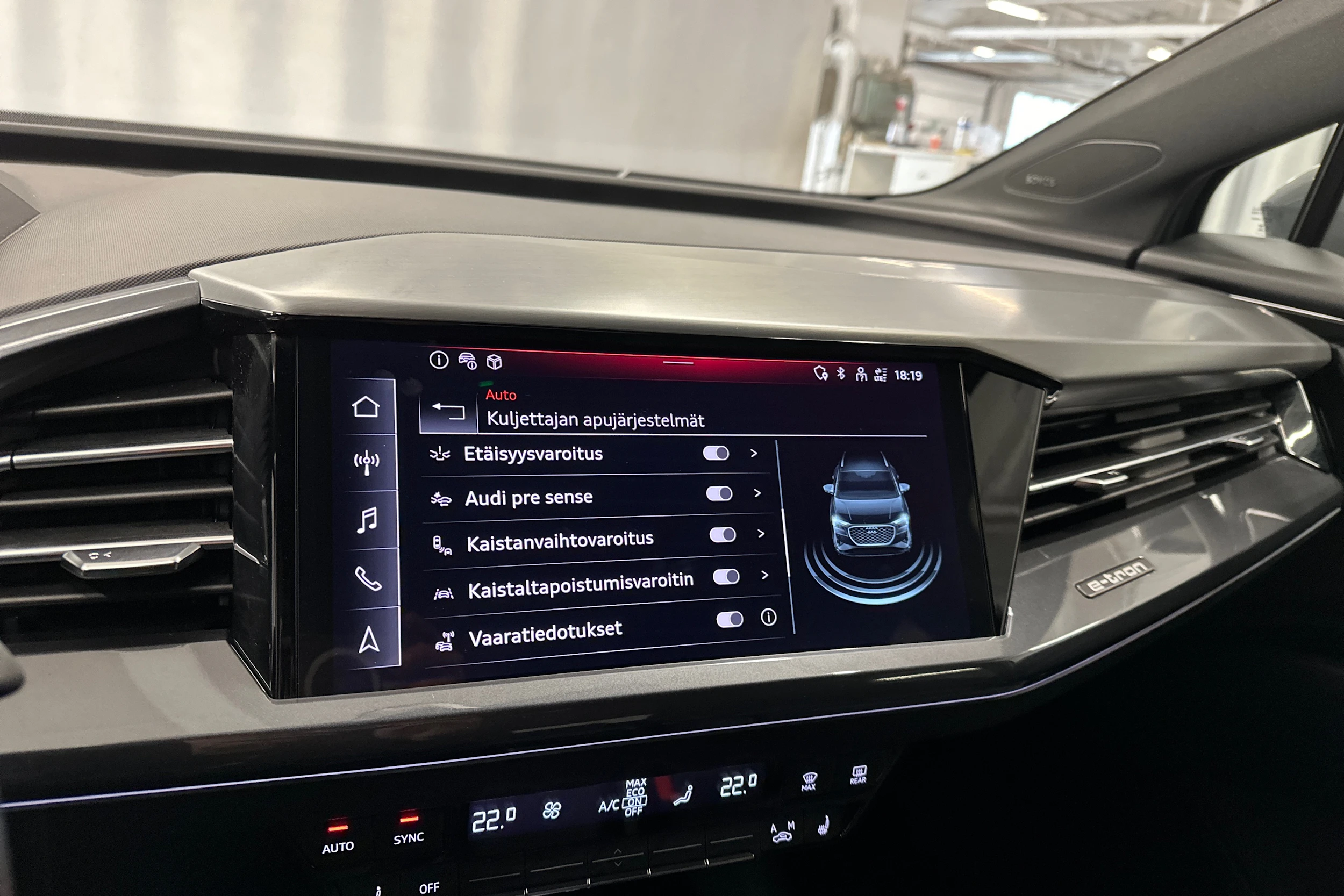 harmaa Audi Q4 e-tron 2024 kuva 21.