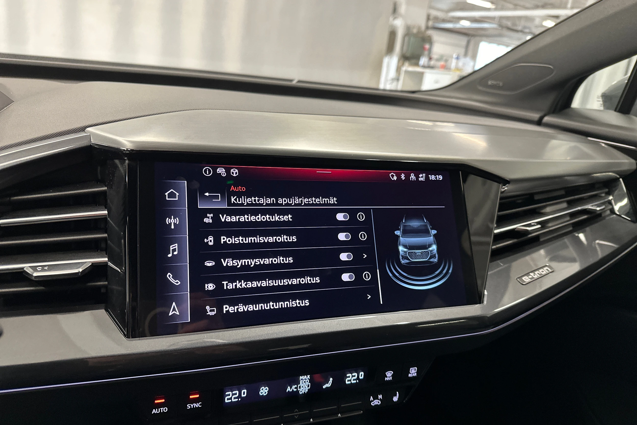 harmaa Audi Q4 e-tron 2024 kuva 22.