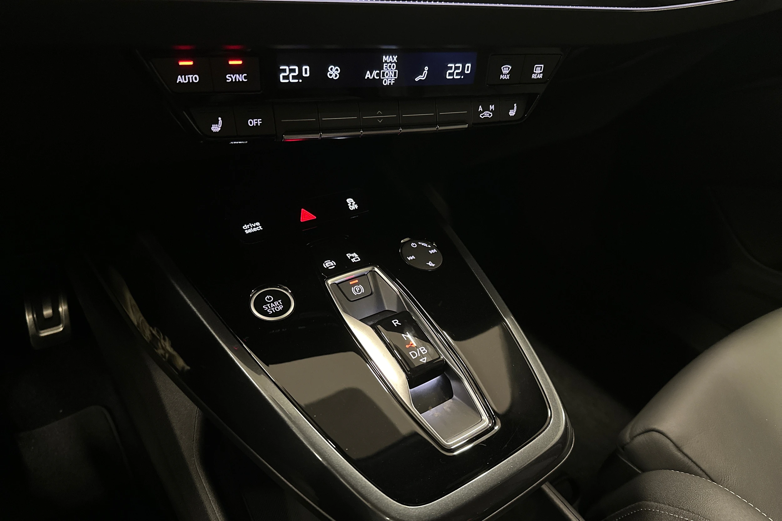 harmaa Audi Q4 e-tron 2024 kuva 23.