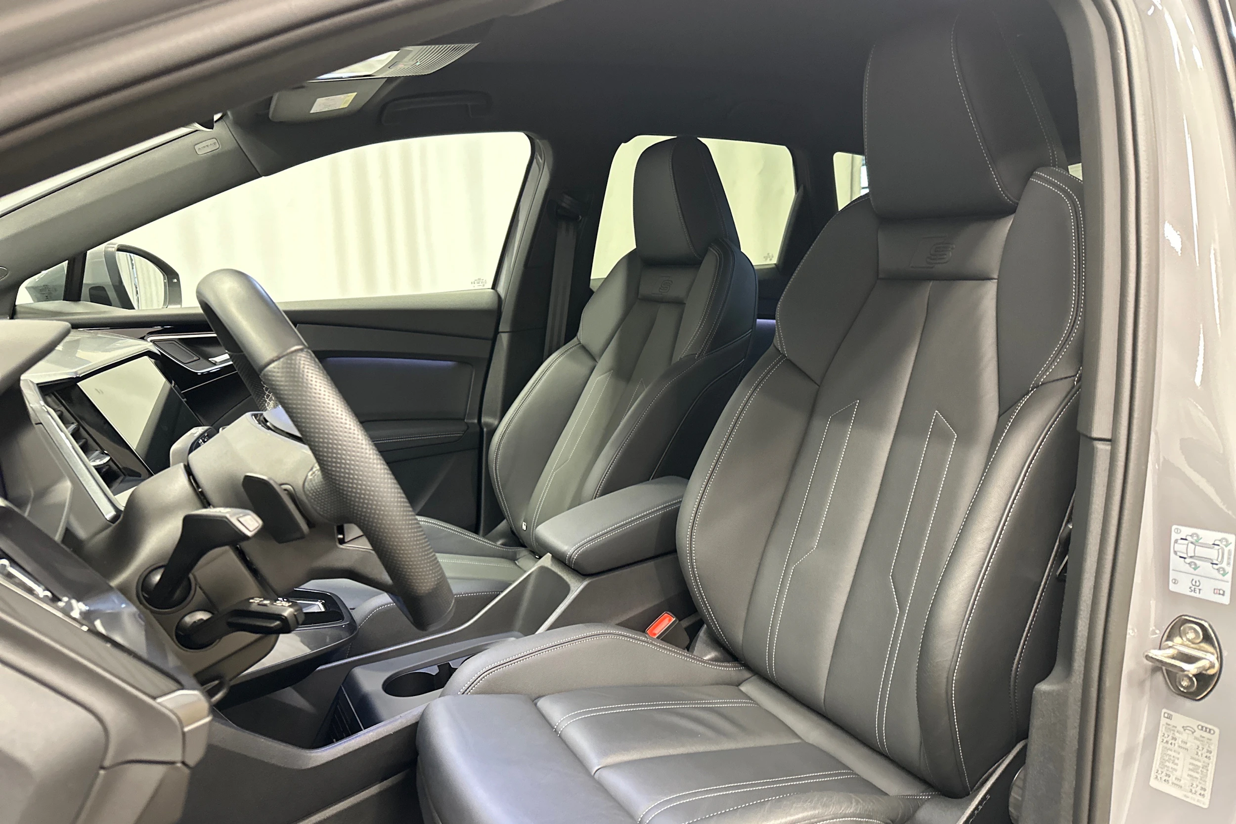 harmaa Audi Q4 e-tron 2024 kuva 25.