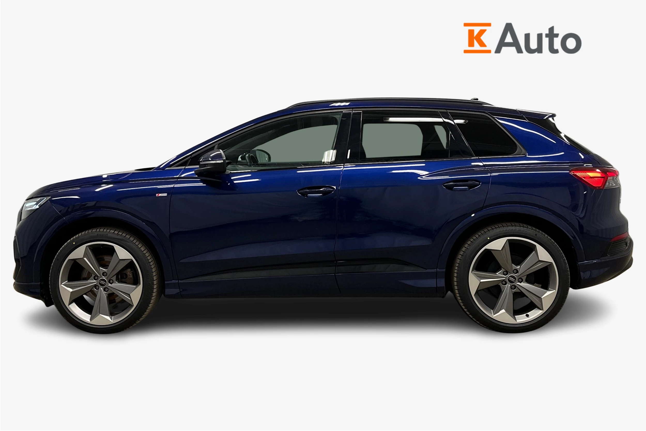 sininen Audi Q4 e-tron 2024 kuva 5.