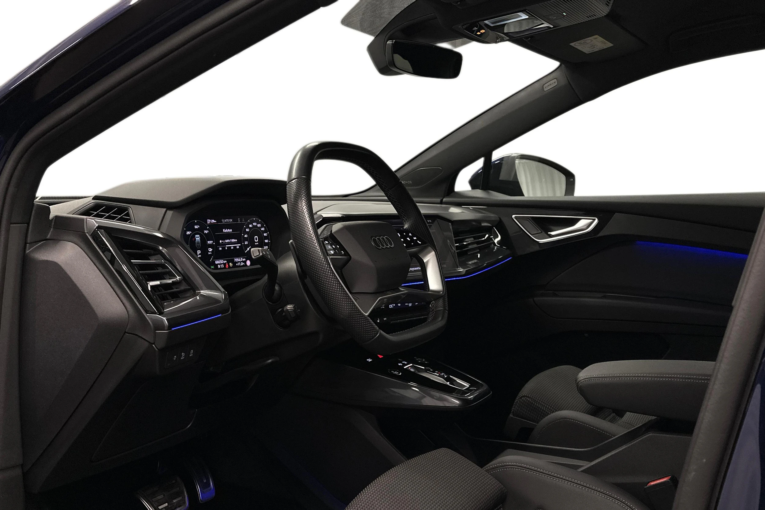 sininen Audi Q4 e-tron 2024 kuva 6.