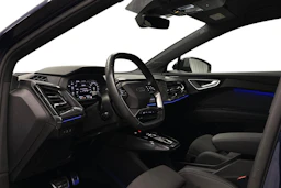 sininen Audi Q4 e-tron 2024 kuva 6.