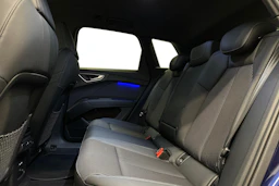 sininen Audi Q4 e-tron 2024 kuva 8.