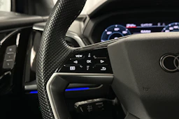 sininen Audi Q4 e-tron 2024 kuva 11.