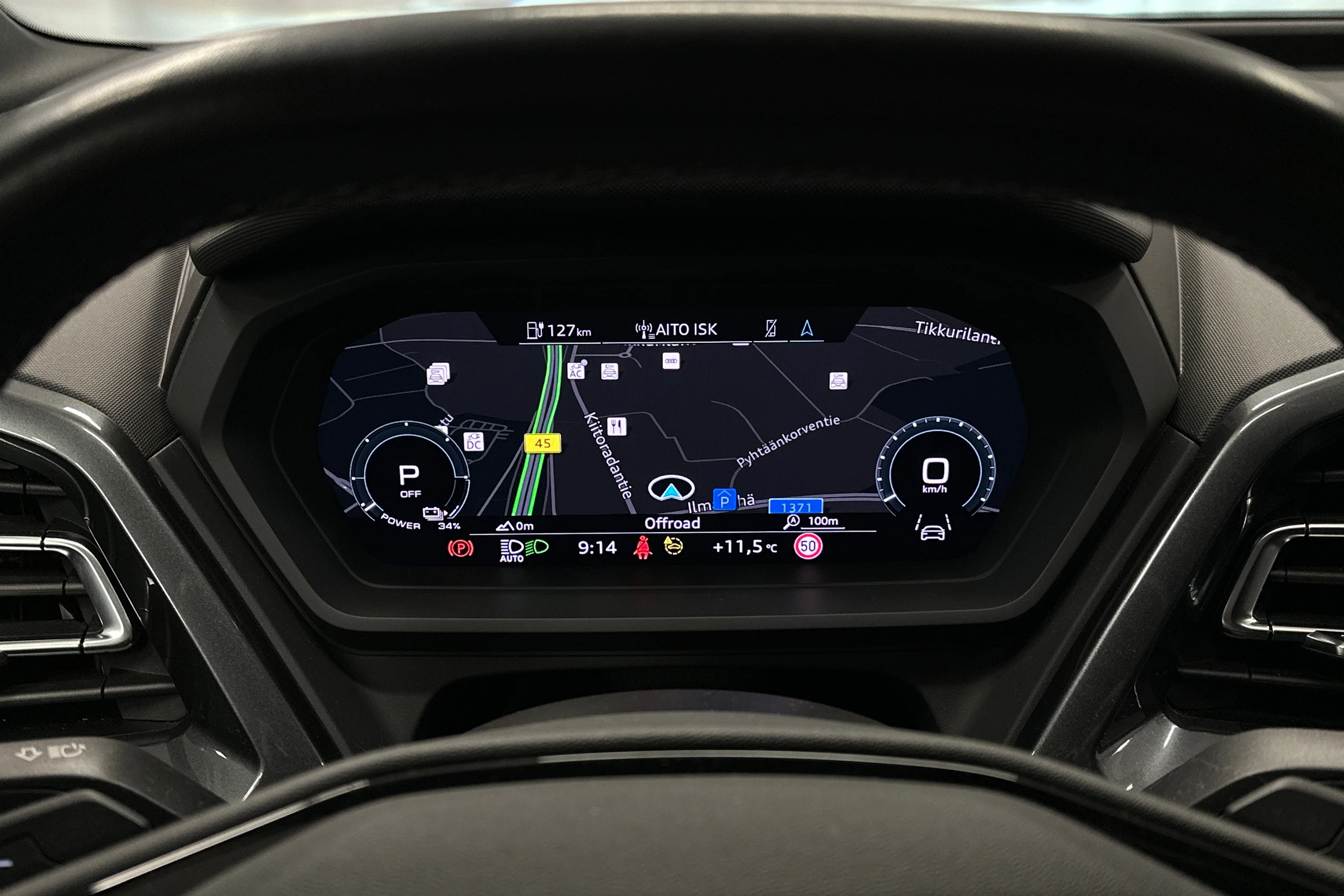 sininen Audi Q4 e-tron 2024 kuva 13.