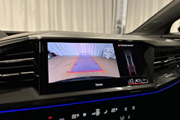 sininen Audi Q4 e-tron 2024 kuva 14.