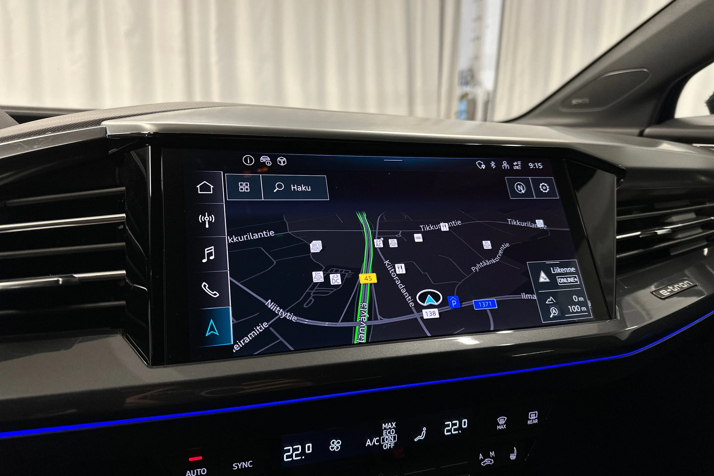 sininen Audi Q4 e-tron 2024 kuva 15.