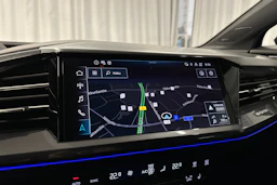 sininen Audi Q4 e-tron 2024 kuva 15.