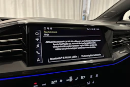 sininen Audi Q4 e-tron 2024 kuva 16.