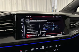 sininen Audi Q4 e-tron 2024 kuva 18.