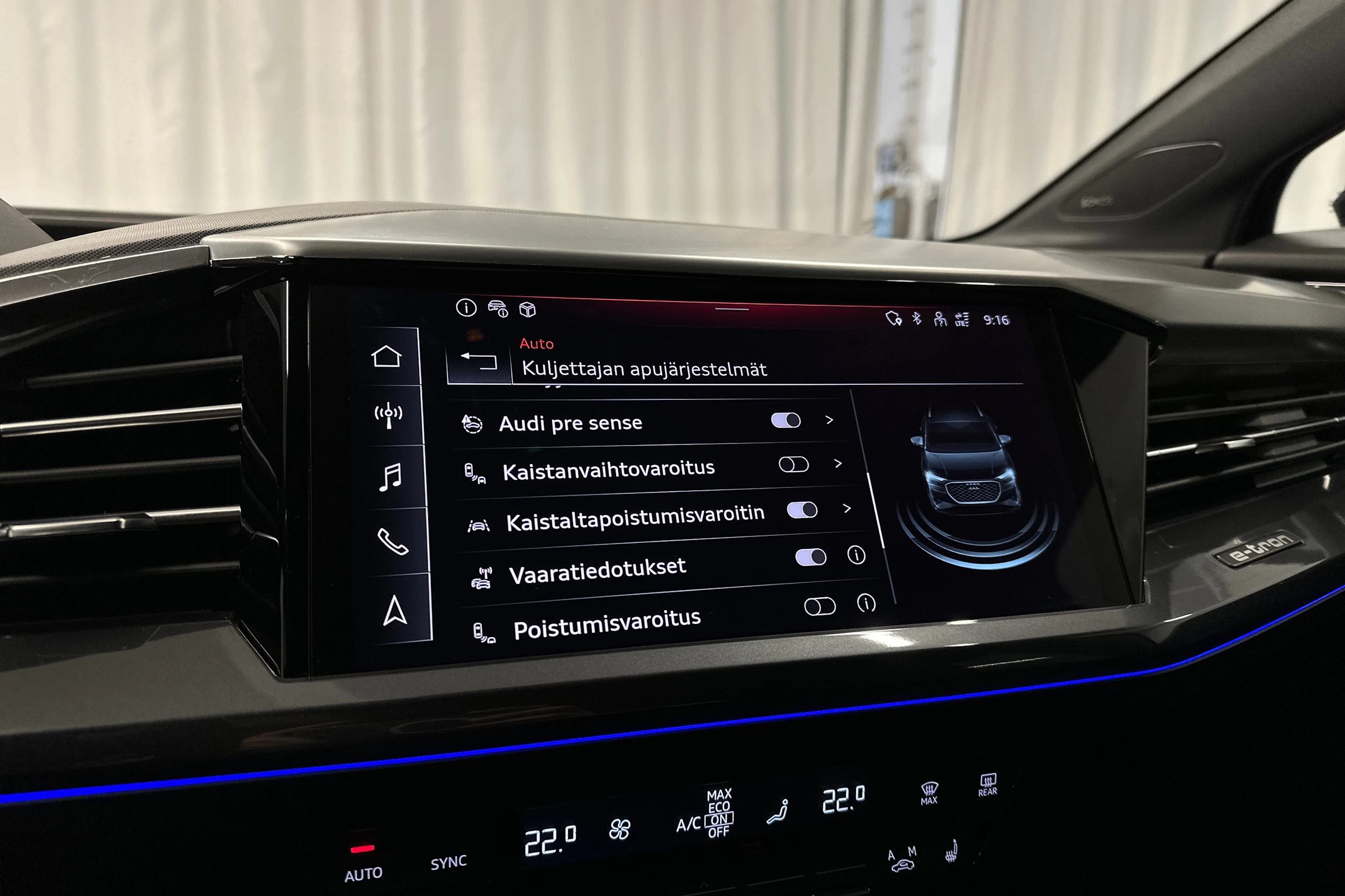 sininen Audi Q4 e-tron 2024 kuva 20.