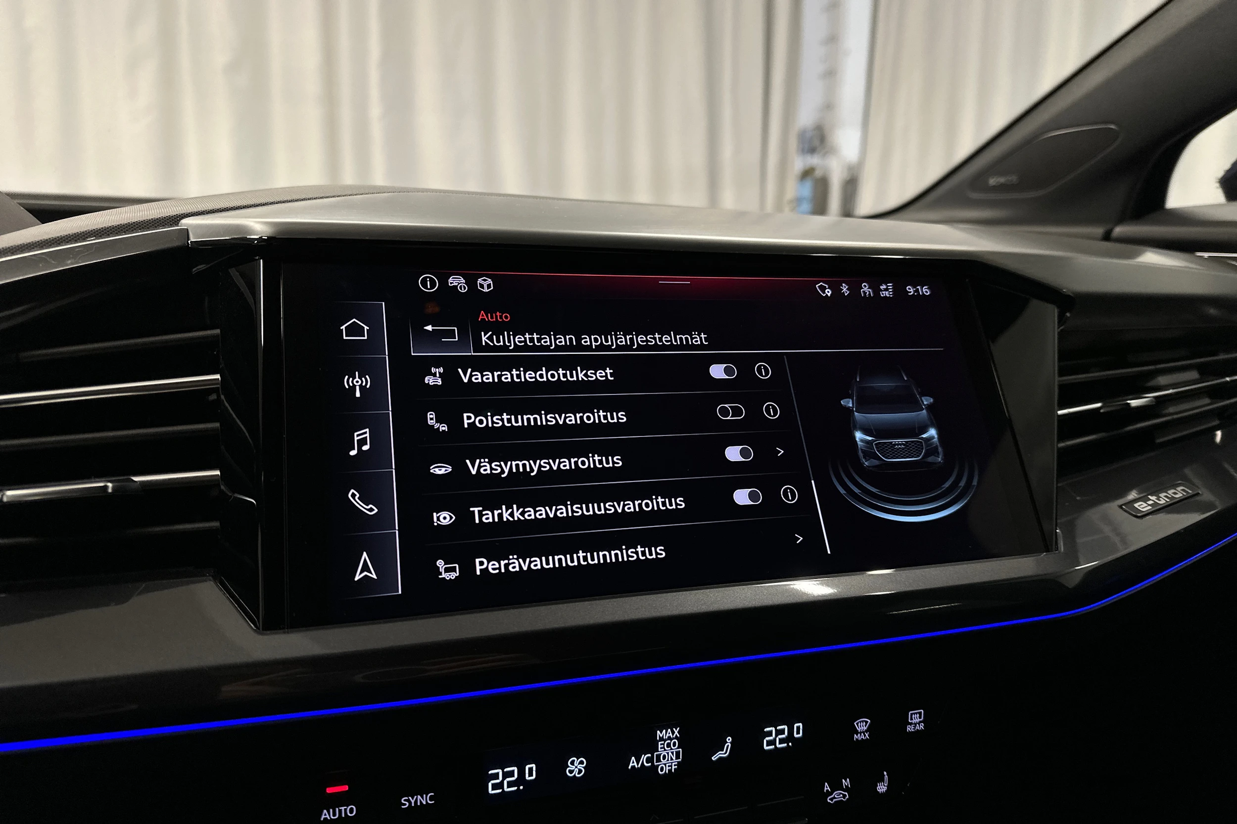 sininen Audi Q4 e-tron 2024 kuva 21.