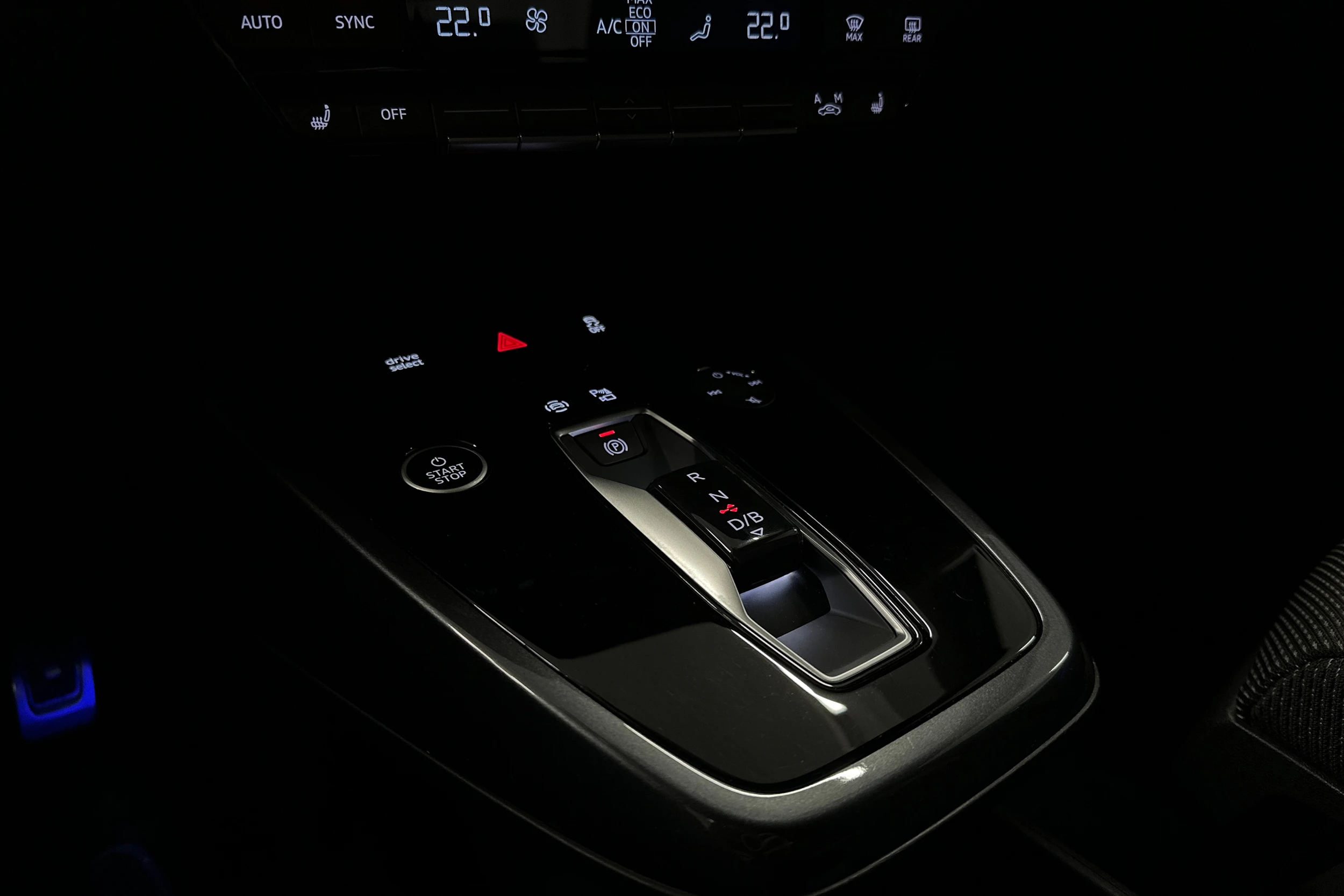 sininen Audi Q4 e-tron 2024 kuva 23.