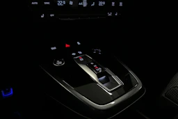 sininen Audi Q4 e-tron 2024 kuva 23.