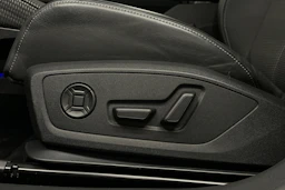 sininen Audi Q4 e-tron 2024 kuva 26.