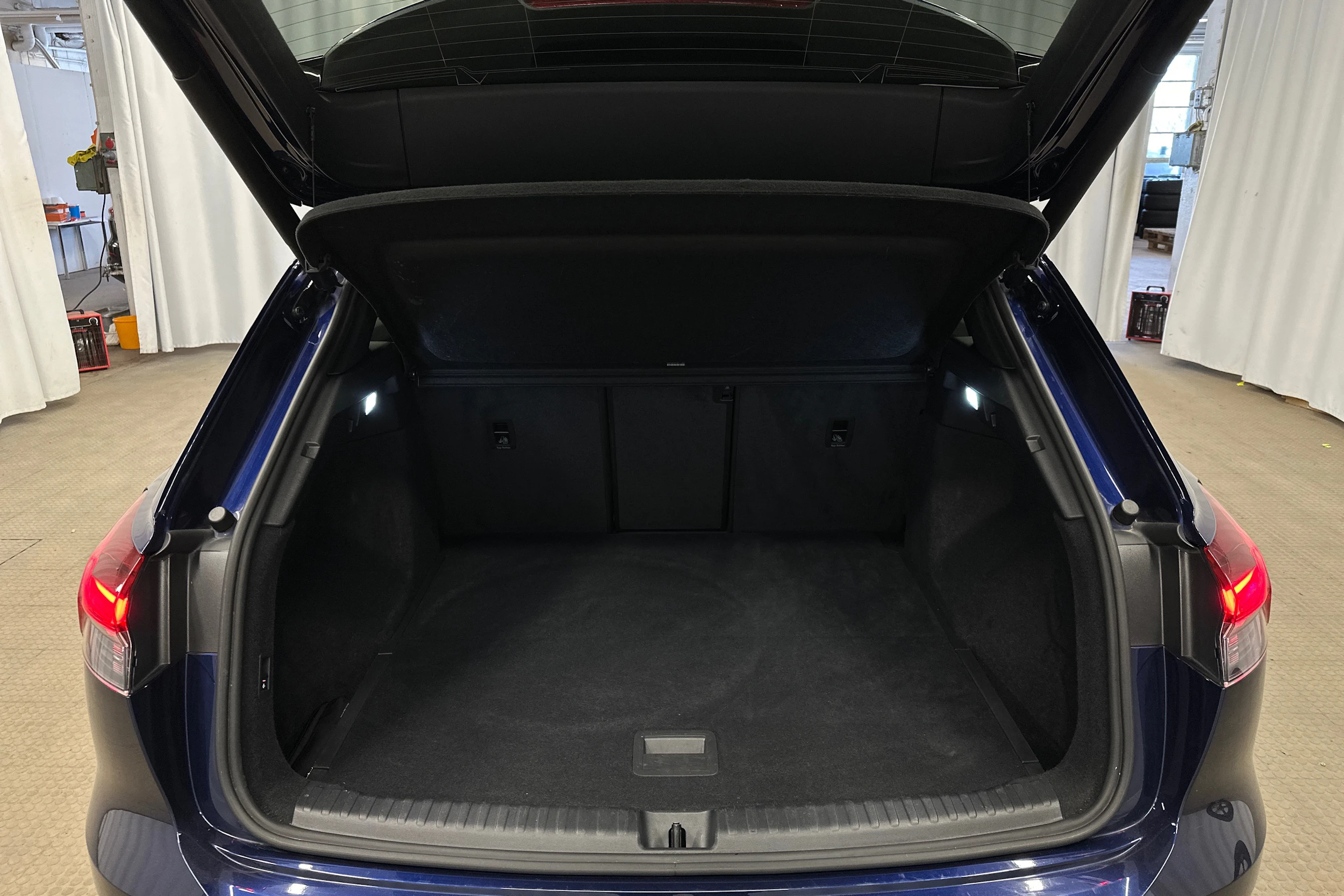 sininen Audi Q4 e-tron 2024 kuva 29.