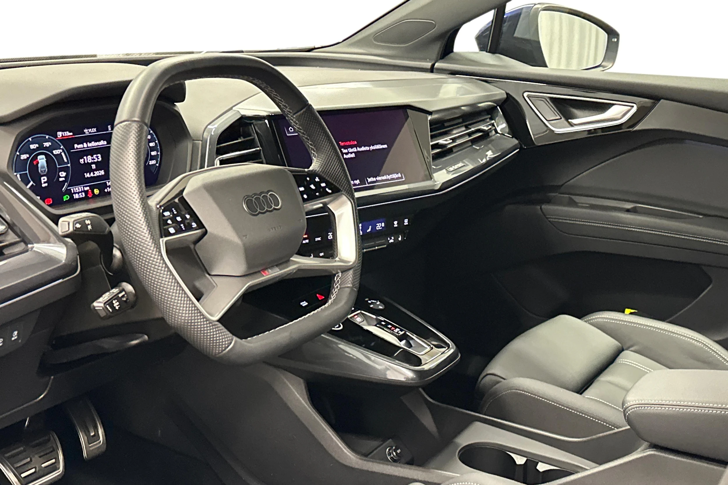 sininen Audi Q4 e-tron 2024 kuva 6.