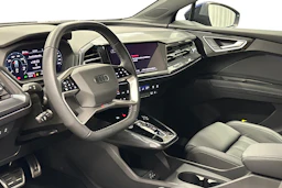 sininen Audi Q4 e-tron 2024 kuva 6.