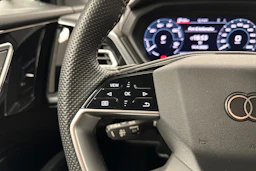 sininen Audi Q4 e-tron 2024 kuva 11.